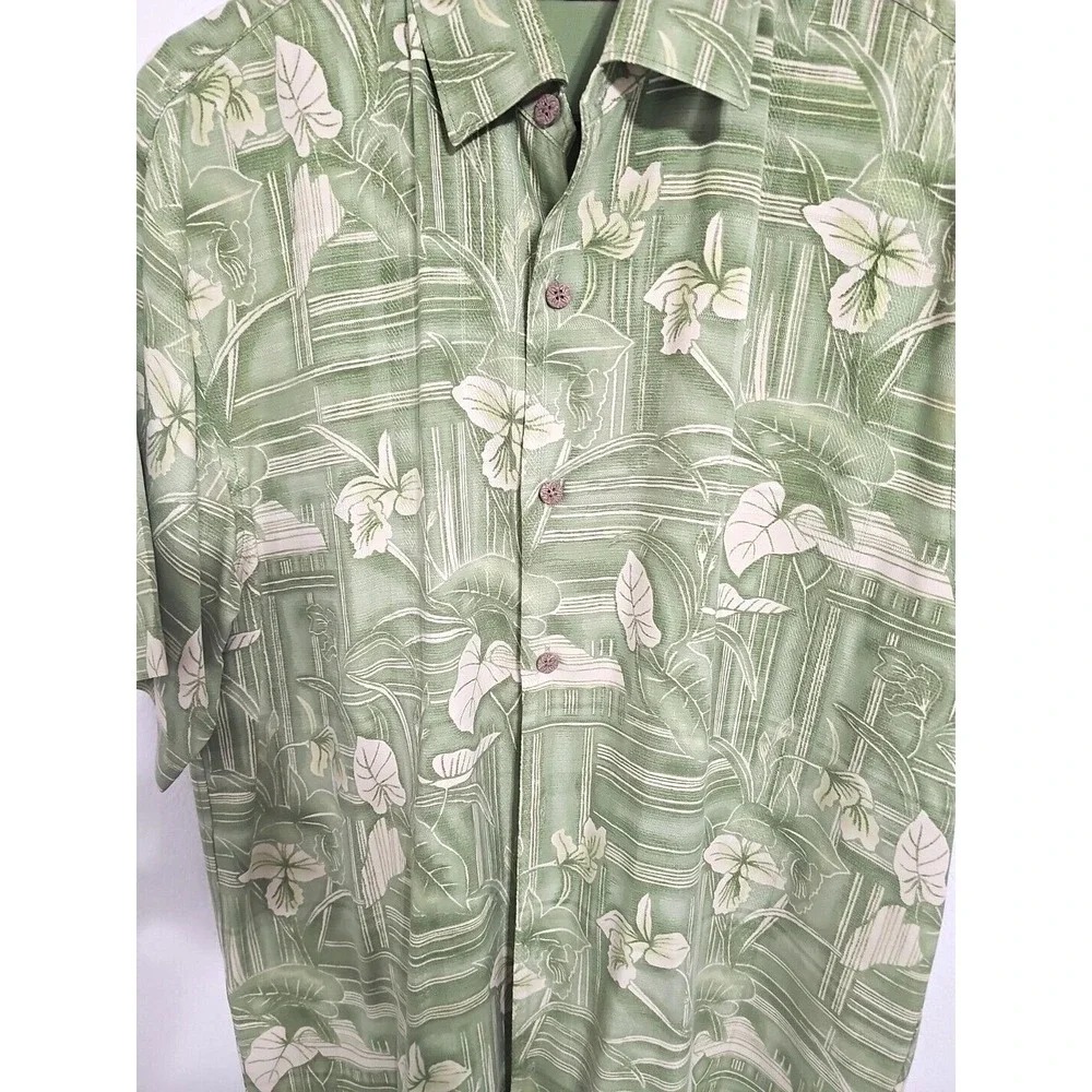 Tommy Bahama Hawaiian Short Sleeve Shirt Floral 100% Silk Men's Size M Aloha